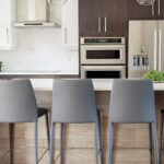 Transitional L-shape kitchen in Caesarstone 5031