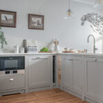 Transitional U-Shaped kitchen in Caesarstone 4011 Cloudburst Concrete 2280