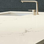 Transitional kitchen with Island in Caesarstone 5111 Statuario Nuvo | 1770