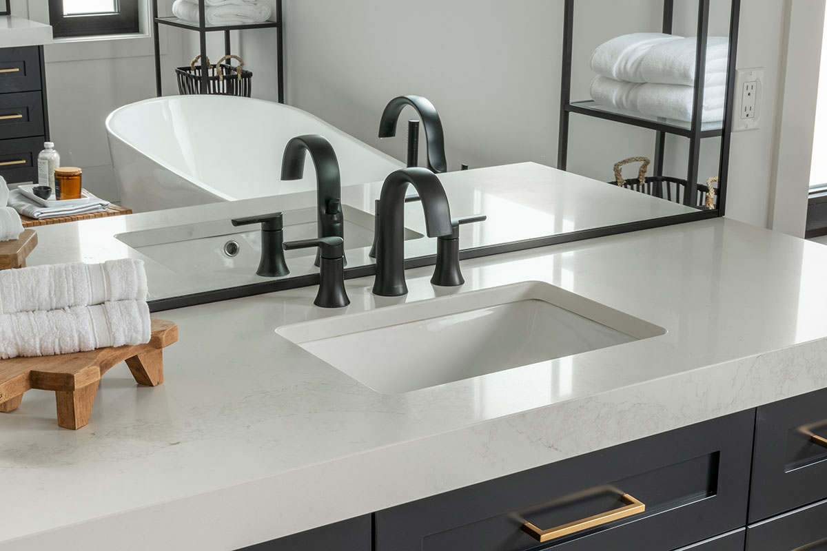les-meilleurs-comptoirs-en-quartz-pour-la-salle-de-bain-et-photos